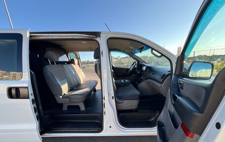 Hyundai H-1 II рестайлинг, 2011 год, 1 800 000 рублей, 12 фотография