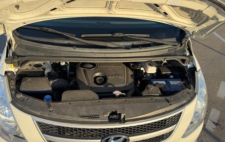 Hyundai H-1 II рестайлинг, 2011 год, 1 800 000 рублей, 10 фотография