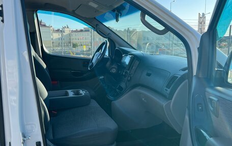 Hyundai H-1 II рестайлинг, 2011 год, 1 800 000 рублей, 11 фотография