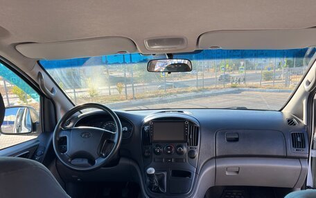 Hyundai H-1 II рестайлинг, 2011 год, 1 800 000 рублей, 14 фотография