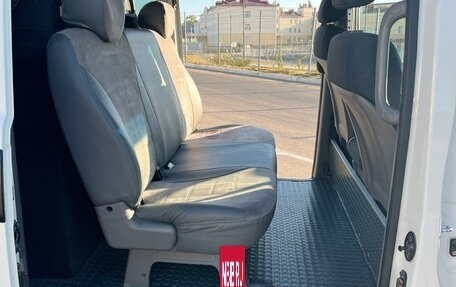 Hyundai H-1 II рестайлинг, 2011 год, 1 800 000 рублей, 13 фотография