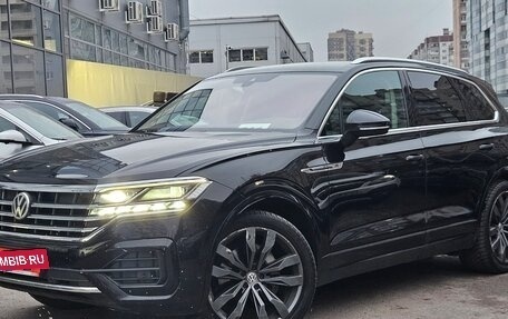 Volkswagen Touareg III, 2018 год, 4 399 000 рублей, 2 фотография