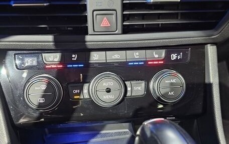 Volkswagen Jetta VII, 2021 год, 1 900 000 рублей, 19 фотография