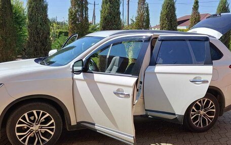 Mitsubishi Outlander III рестайлинг 3, 2016 год, 2 000 000 рублей, 3 фотография