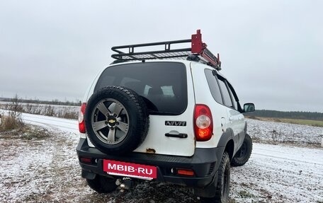 Chevrolet Niva I рестайлинг, 2018 год, 900 000 рублей, 4 фотография