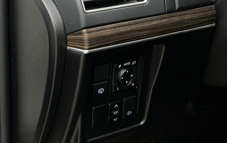 Toyota Land Cruiser Prado 150 рестайлинг 2, 2020 год, 6 700 000 рублей, 12 фотография