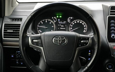 Toyota Land Cruiser Prado 150 рестайлинг 2, 2020 год, 6 700 000 рублей, 26 фотография