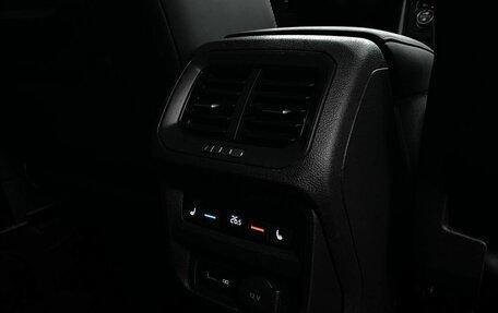 Volkswagen Tiguan II, 2018 год, 3 379 000 рублей, 26 фотография