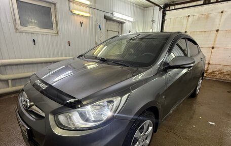 Hyundai Solaris II рестайлинг, 2011 год, 1 000 000 рублей, 2 фотография