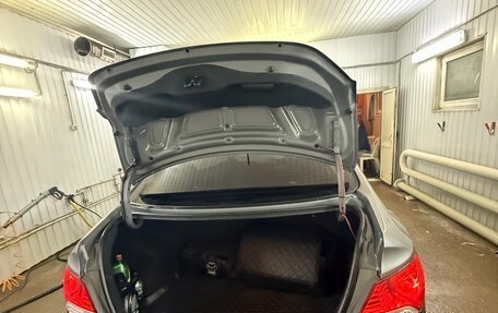 Hyundai Solaris II рестайлинг, 2011 год, 1 000 000 рублей, 4 фотография