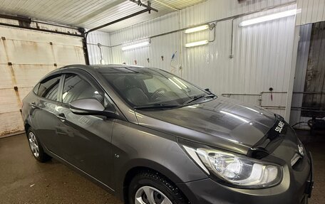 Hyundai Solaris II рестайлинг, 2011 год, 1 000 000 рублей, 3 фотография
