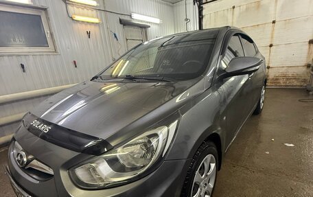 Hyundai Solaris II рестайлинг, 2011 год, 1 000 000 рублей, 8 фотография