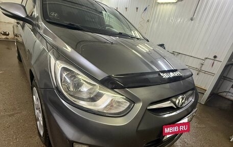 Hyundai Solaris II рестайлинг, 2011 год, 1 000 000 рублей, 10 фотография