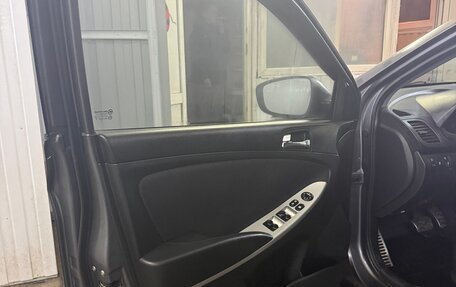 Hyundai Solaris II рестайлинг, 2011 год, 1 000 000 рублей, 18 фотография