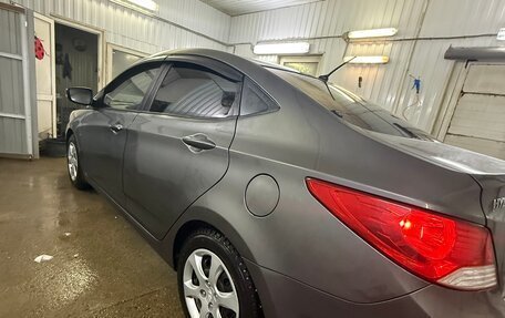 Hyundai Solaris II рестайлинг, 2011 год, 1 000 000 рублей, 21 фотография