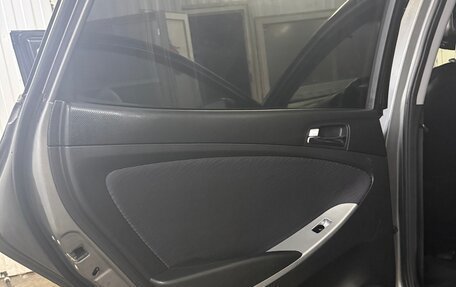 Hyundai Solaris II рестайлинг, 2011 год, 1 000 000 рублей, 17 фотография