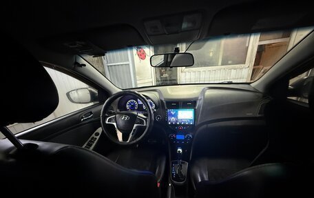 Hyundai Solaris II рестайлинг, 2011 год, 1 000 000 рублей, 22 фотография