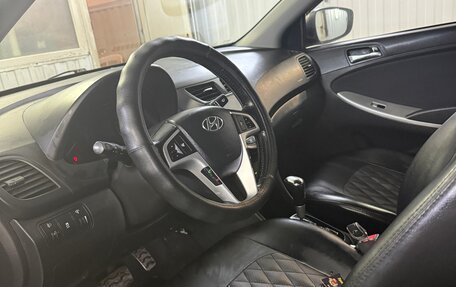 Hyundai Solaris II рестайлинг, 2011 год, 1 000 000 рублей, 15 фотография