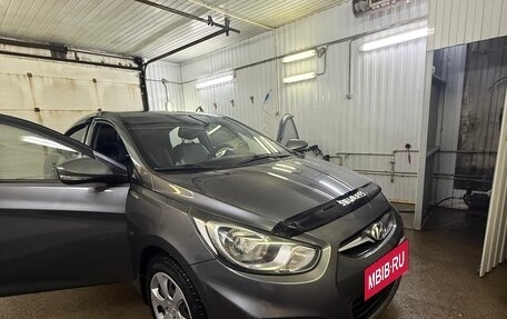 Hyundai Solaris II рестайлинг, 2011 год, 1 000 000 рублей, 20 фотография