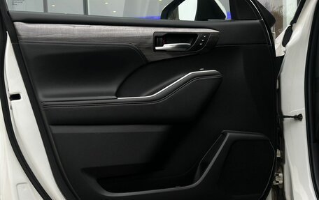 Toyota Highlander, 2021 год, 5 190 000 рублей, 26 фотография