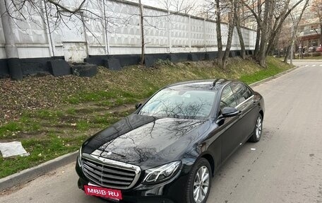 Mercedes-Benz E-Класс, 2019 год, 1 800 000 рублей, 5 фотография