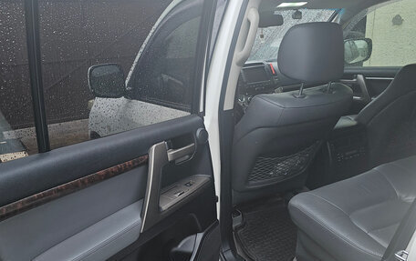 Toyota Land Cruiser 200, 2010 год, 2 900 000 рублей, 10 фотография