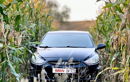 Hyundai Solaris II рестайлинг, 2011 год, 650 000 рублей, 24 фотография