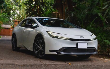 Toyota Prius IV XW50, 2024 год, 2 500 000 рублей, 1 фотография