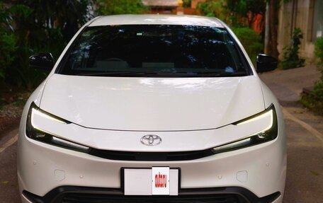 Toyota Prius IV XW50, 2024 год, 2 500 000 рублей, 3 фотография