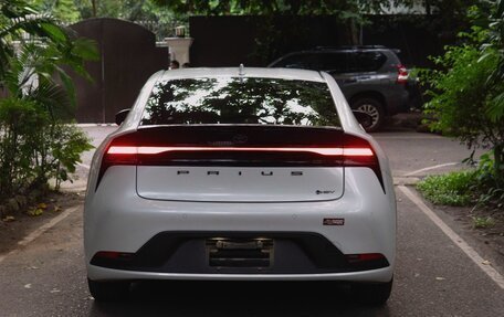 Toyota Prius IV XW50, 2024 год, 2 500 000 рублей, 4 фотография