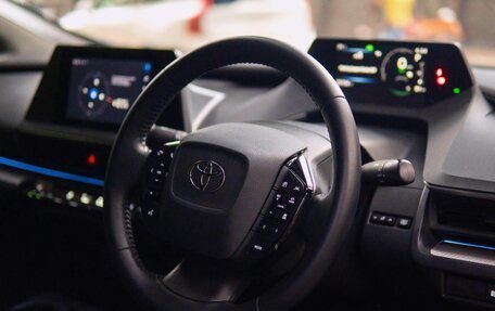 Toyota Prius IV XW50, 2024 год, 2 500 000 рублей, 5 фотография