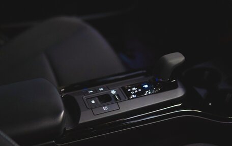 Toyota Prius IV XW50, 2024 год, 2 500 000 рублей, 7 фотография