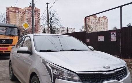 KIA Rio IV, 2021 год, 1 350 000 рублей, 1 фотография