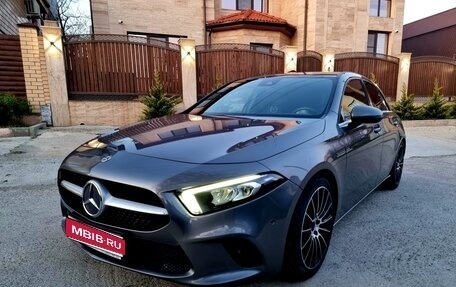 Mercedes-Benz A-Класс, 2018 год, 1 950 000 рублей, 1 фотография