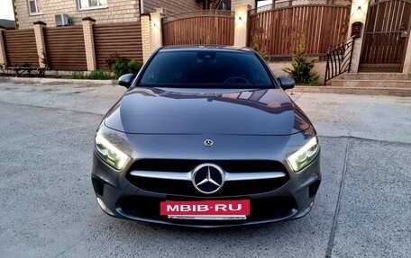 Mercedes-Benz A-Класс, 2018 год, 1 950 000 рублей, 2 фотография