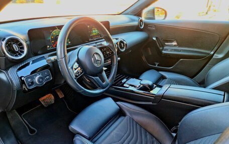 Mercedes-Benz A-Класс, 2018 год, 1 950 000 рублей, 11 фотография