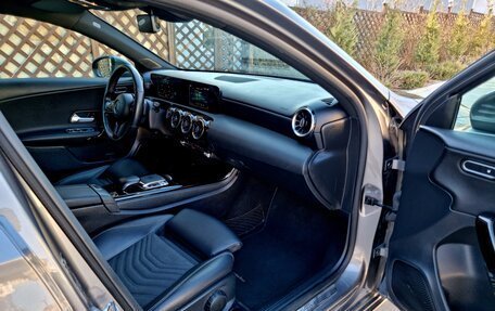 Mercedes-Benz A-Класс, 2018 год, 1 950 000 рублей, 12 фотография