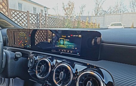 Mercedes-Benz A-Класс, 2018 год, 1 950 000 рублей, 14 фотография