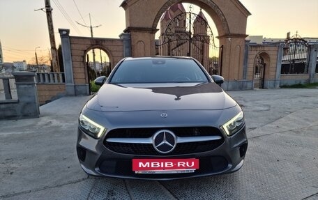 Mercedes-Benz A-Класс, 2018 год, 1 950 000 рублей, 9 фотография