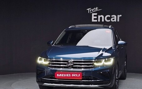 Volkswagen Tiguan II, 2022 год, 3 866 000 рублей, 3 фотография