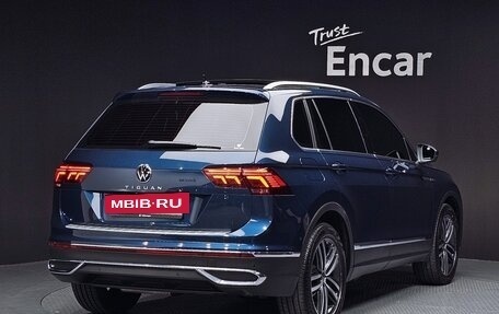 Volkswagen Tiguan II, 2022 год, 3 866 000 рублей, 2 фотография