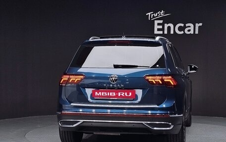 Volkswagen Tiguan II, 2022 год, 3 866 000 рублей, 4 фотография