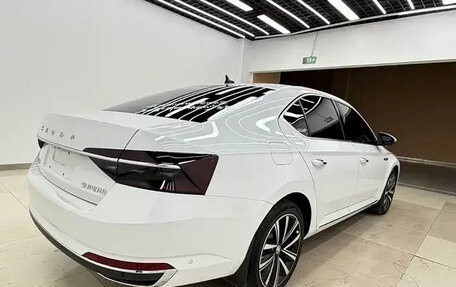 Skoda Superb III рестайлинг, 2022 год, 1 667 000 рублей, 3 фотография