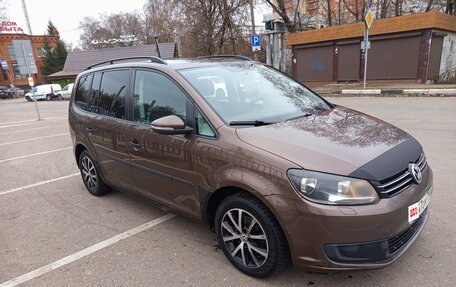 Volkswagen Touran III, 2013 год, 1 000 000 рублей, 2 фотография