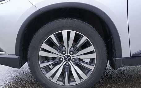 Mitsubishi Outlander III рестайлинг 3, 2019 год, 2 070 000 рублей, 18 фотография