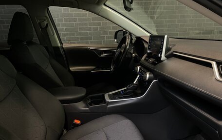 Toyota RAV4, 2019 год, 3 450 000 рублей, 12 фотография