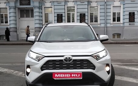 Toyota RAV4, 2021 год, 4 000 000 рублей, 1 фотография
