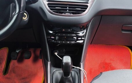 Peugeot 2008 II, 2014 год, 950 000 рублей, 10 фотография