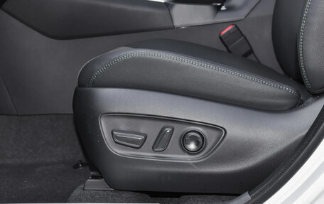 Toyota RAV4, 2025 год, 4 616 000 рублей, 13 фотография