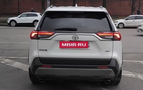 Toyota RAV4, 2021 год, 4 000 000 рублей, 2 фотография